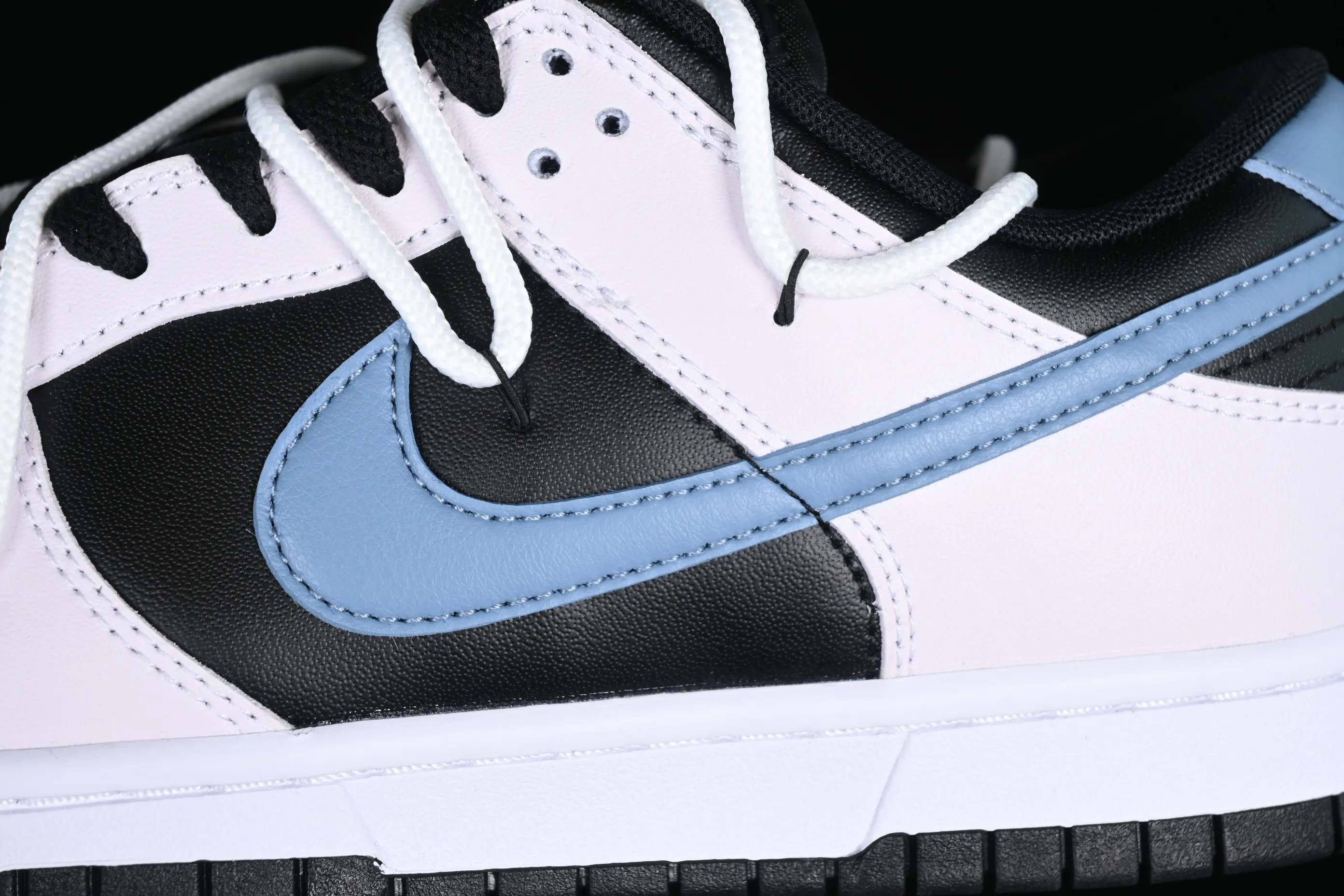 All Categories Nk SB Dunk Series Nk SB Dunk Low Low-top sneakers Nk Dunk Low Mysterious Dark Night Blue-Night Messenger SB strappy low-top casual sneakers DV0831-002